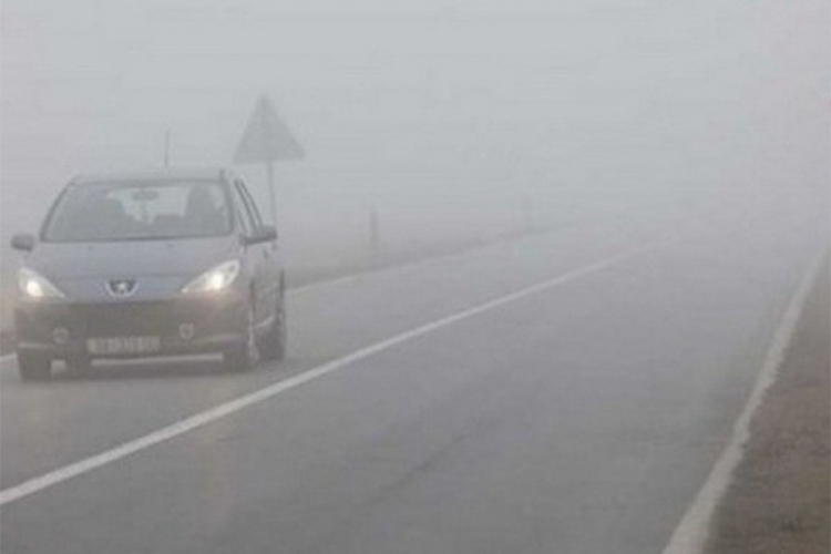 Smanjena vidljivost na putevima usljed magle