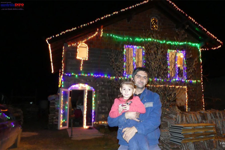 Modričanin okitio kuću sa 10.000 lampica