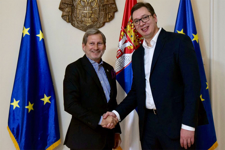 Vučić se sastao sa Hanom u Beogradu: Srbija će učiniti sve da sačuva mir na Balkanu