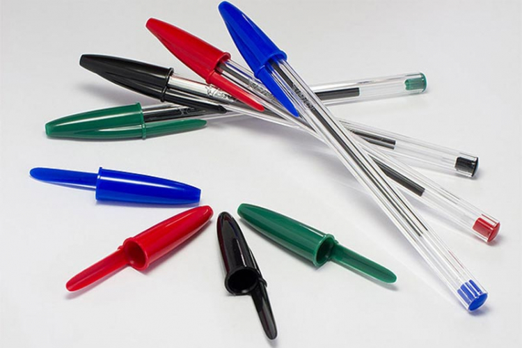 Znate li čemu služi mala rupa na poklopcu hemijske olovke?