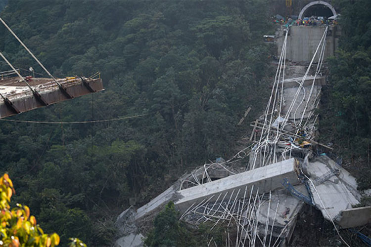 Urušio se most tokom gradnje, poginulo 10 radnika