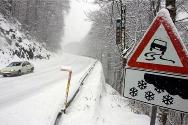 Zbog snijega usporen saobraćaj na području Banjaluke i Kneževa