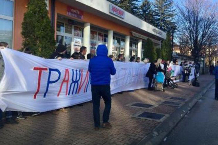 Nezaposlene majke na mirnom protestu zatražile sastanak sa Cvijanovićevom