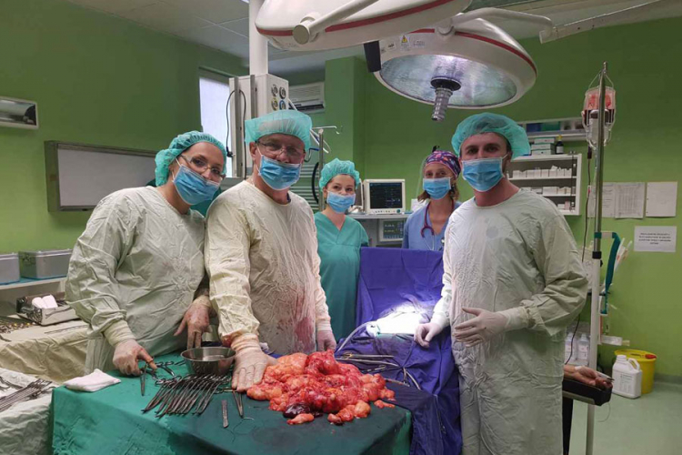 Hirurzi u Sanskom Mostu odstranili tumor teži od tri kilograma