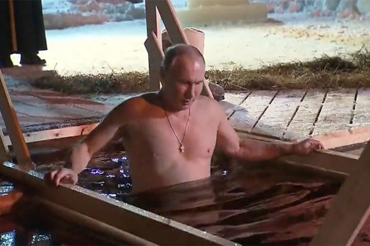 Putin se okupao u ledenom jezeru