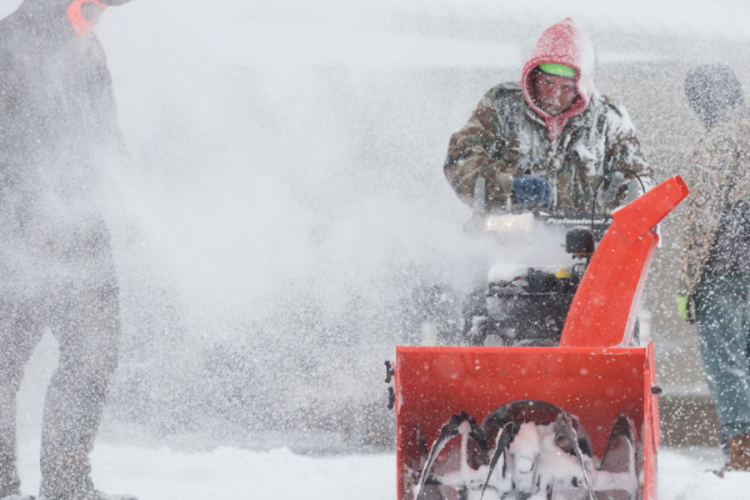 Snježna oluja odnijela najmanje 10 života na jugu SAD