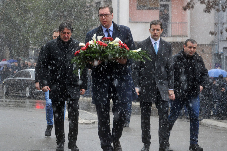 Vučić u posjetu Kosovu poveo sina Danila