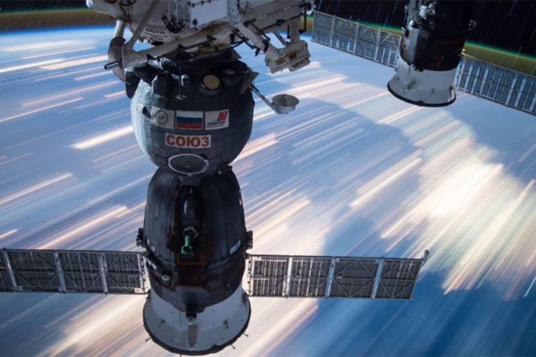 Ruski kosmonaut letio na usisivaču