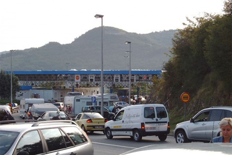 Otvoren granični prelaz Kaštel-Dragonja, policija zadržala Hrvata