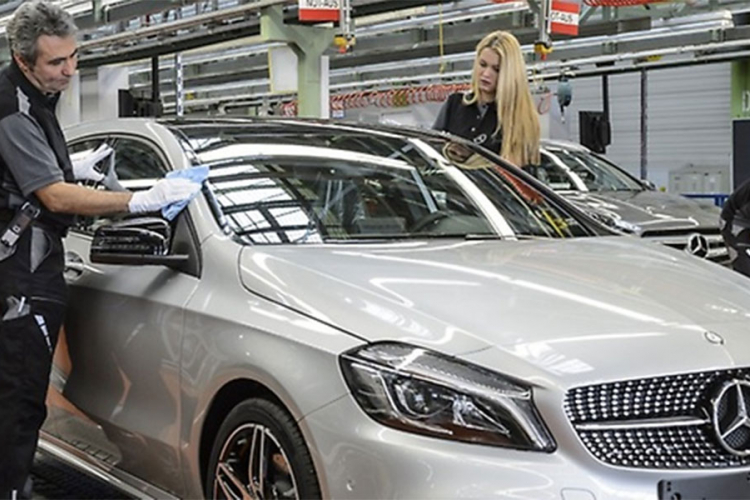 Mercedes časti zaposlene sa po 5.700 €