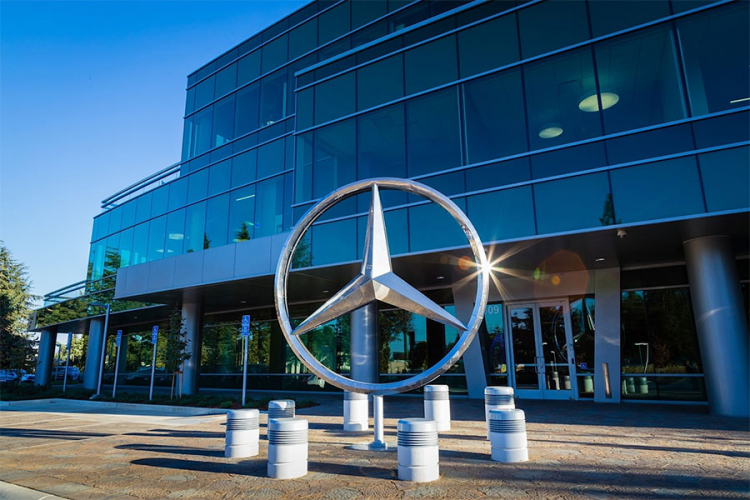 Mercedes časti zaposlene bonusom od 5.700 evra