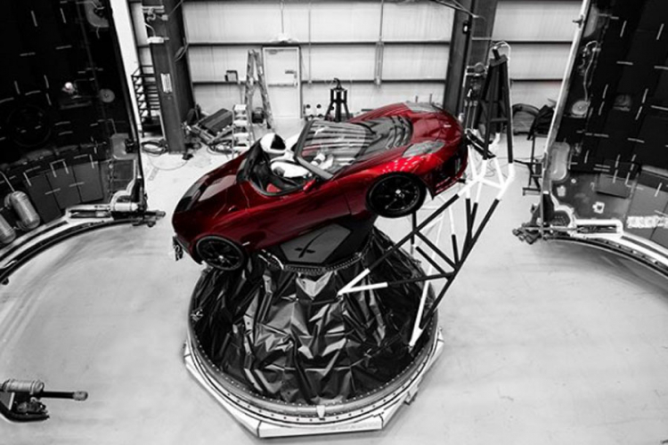 Elon Mask šalje Teslu u svemir