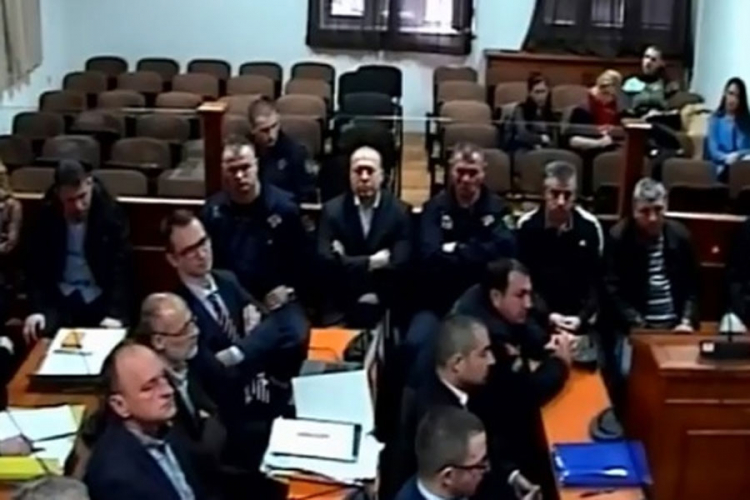 Smijeh prekinuo suđenje za pokušaj terorizma u Crnoj Gori
