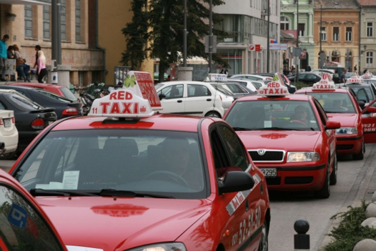 Novosađanin 'slab' na taksije: Obio skoro 50 vozila