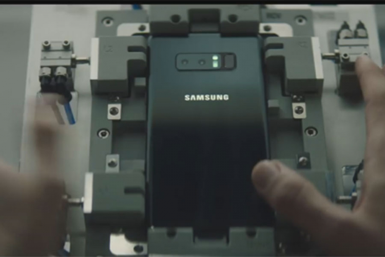 Kako izgleda proizvodnja jednog telefona iz ugla robota?