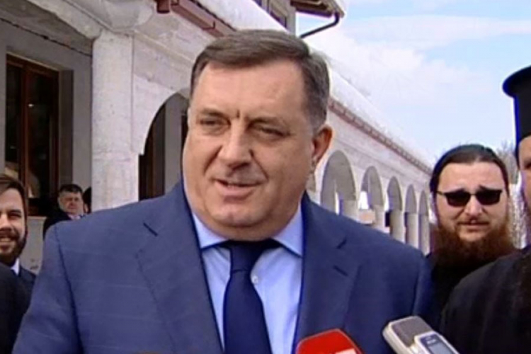 Dodik: Za strah političkih protivnika ne treba mi puška