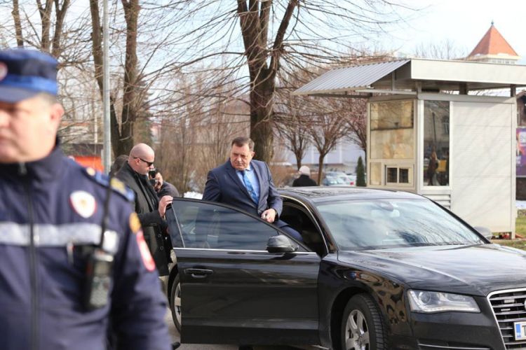 NYT o Dodiku: Zna da igra košarku i distanciran je od Kormakove