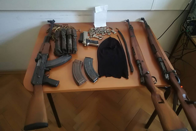 U Gacku pronađen arsenal oružja