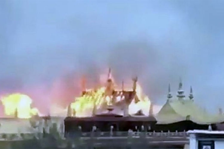 Požar u poznatom budističkom manastiru na Tibetu