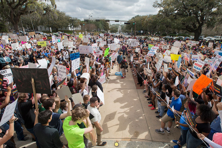 Hiljade učenika iz Floride traži promjenu zakona o oružju