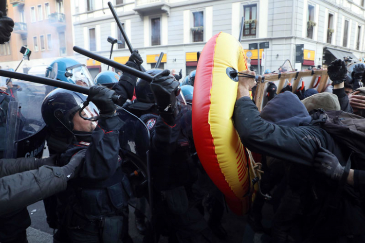 Žestoki sukobi demonstranata i policije u Milanu