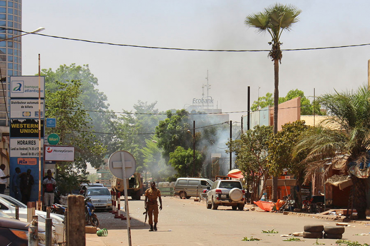 U dvostrukom napadu u Burkini Faso ubijeno 30 vojnika, 80 ranjeno