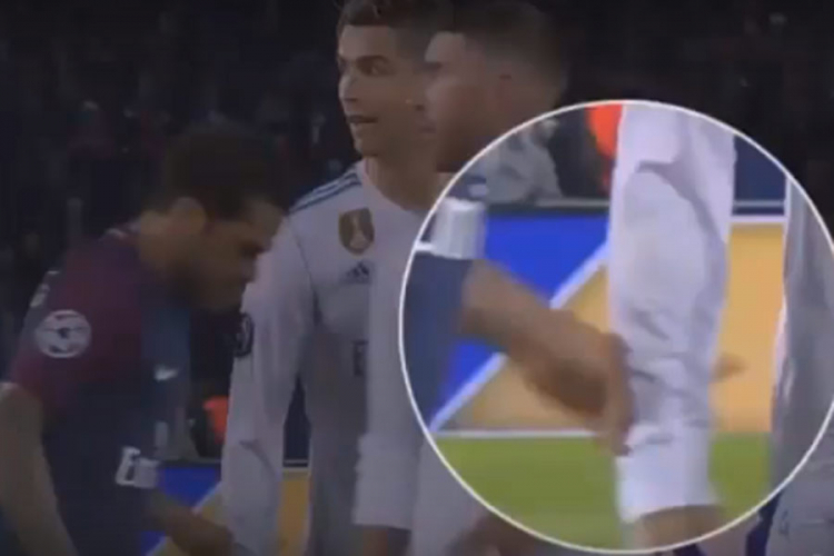 Alves obrisao "sline" od Ronalda