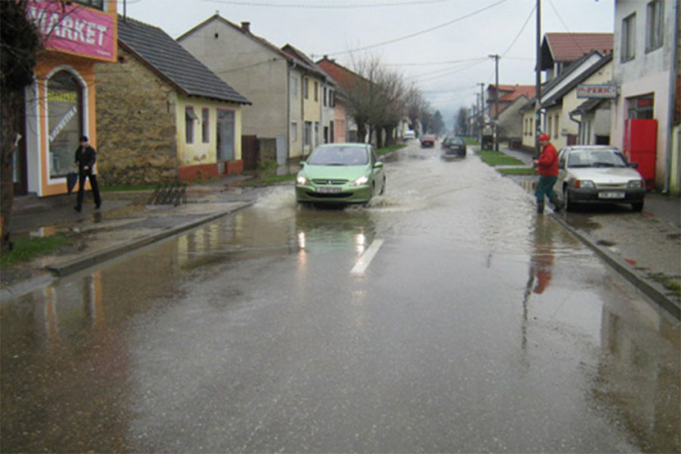 U Kostajnici proglašene vanredne mjere odbrane od poplava