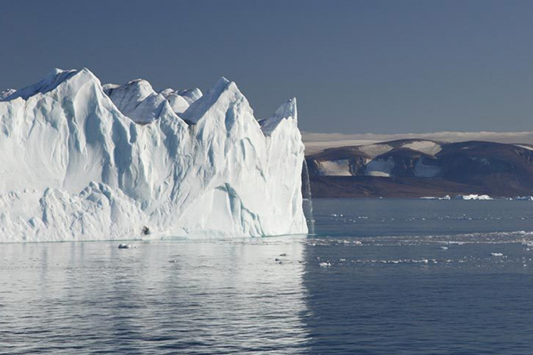 Naučnici spašeni sa ostrva blizu Antarktika