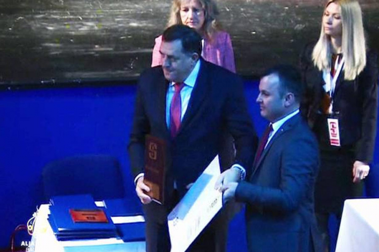 Grujičić verbalno napadnut zbog dodjele priznanja Dodiku