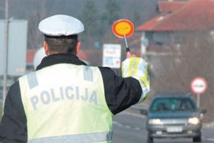 Više teretnih vozila blokiralo magistralni put Tomislavgrad-Posušje