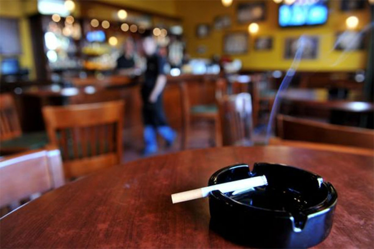 Austrija ukinula zabranu pušenja u restoranima i kafićima