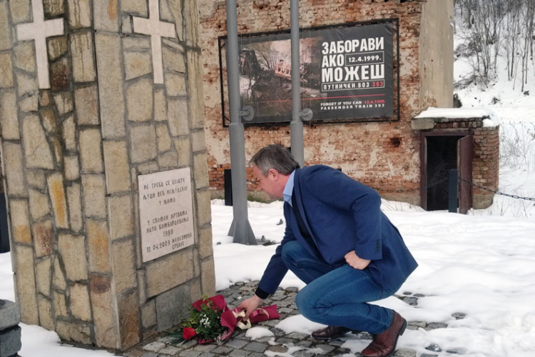 Borenović položio cvijeće na spomen-ploču u Grdeličkoj kliusri