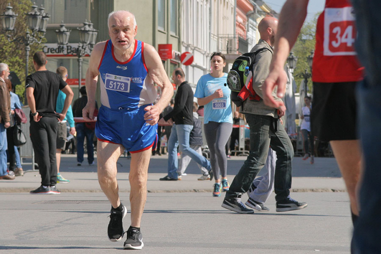 Silvester Kovač (90), logoraš iz Aušvica, i dalje trči maratone