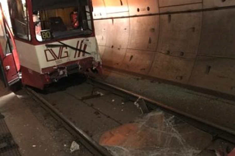 Povrijeđeno 20 osoba u sudaru dva voza u Duizburgu