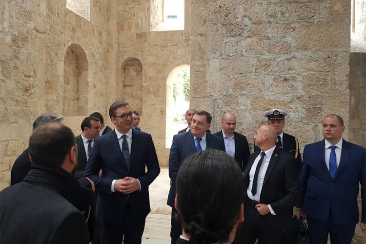 Vučić i Dodik obišli radove na Sabornoj crkvi u Mostaru