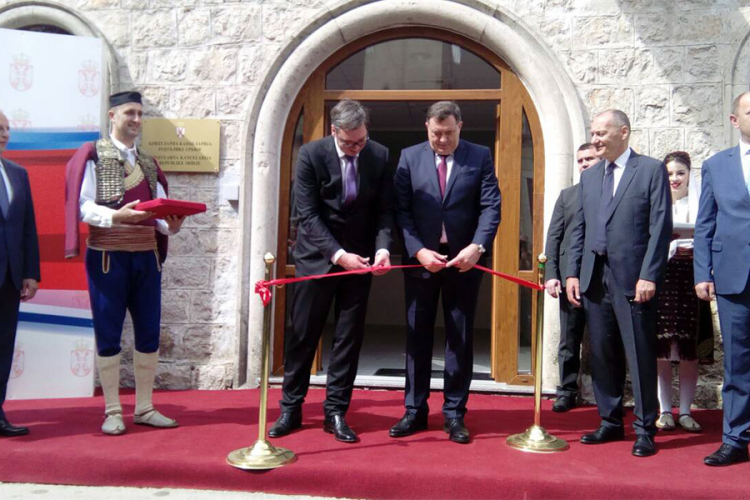 Dodik i Vučić otvorili Konzularnu kancelariju Srbije