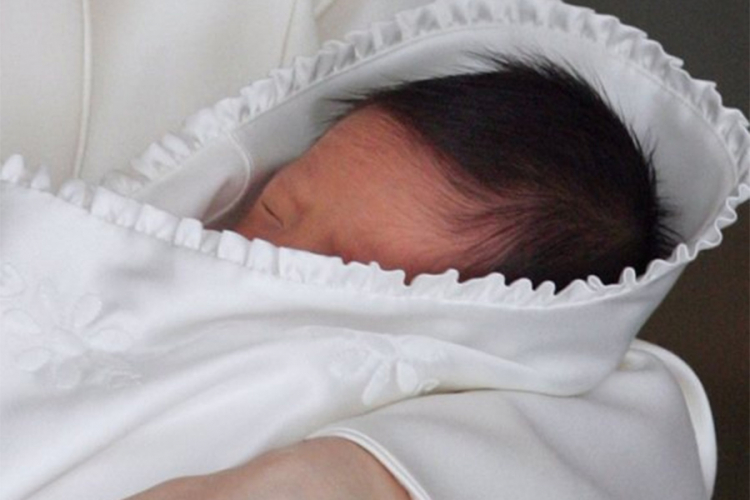 Beba rođena četiri godine poslije smrti roditelja
