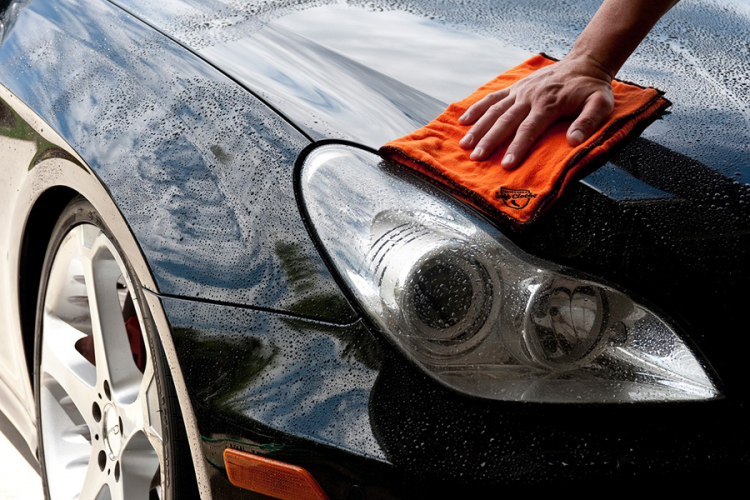Jednostavni i jeftini trikovi za čišćenje automobila