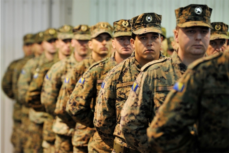 Vojnici Oružanih snaga BiH masovno razdužuju uniformu