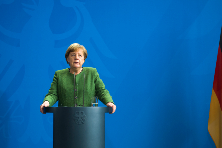 Merkel podržala udare na Siriju