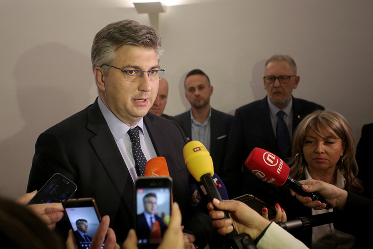 PlenkoviÄ: Hrvatska za nastavak dijaloga, Srbija mora osuditi Å eÅ¡eljev Äin