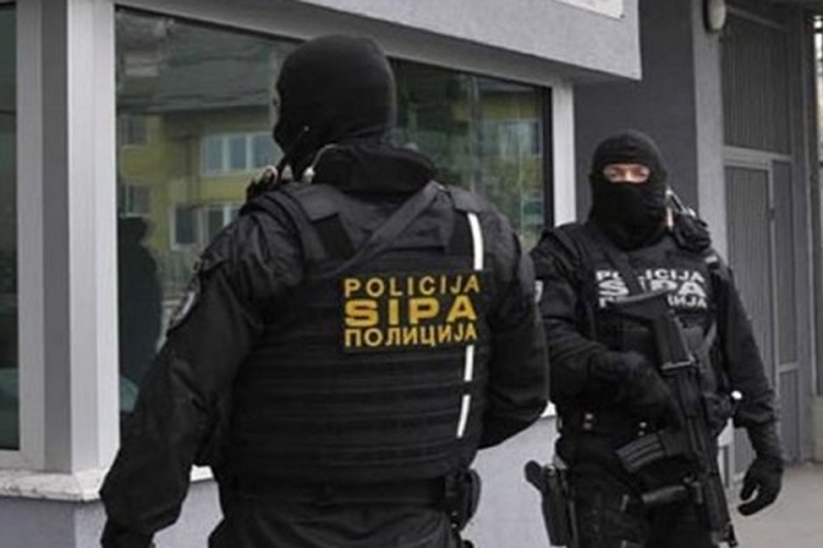 Troje uhapšeno u Tesliću i Petrovu, zaplijenjena municija i novac