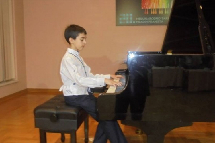 Mladi pijanista iz Novog Grada osvojio prvu nagradu u Parizu