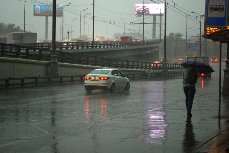 Oluja pogodila Moskvu - poginulo dijete, desetak povrijeđeno