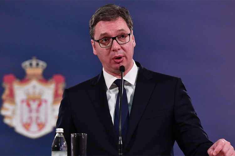 Vučić: Vojska Srbije mora da odgovori na svaki izazov