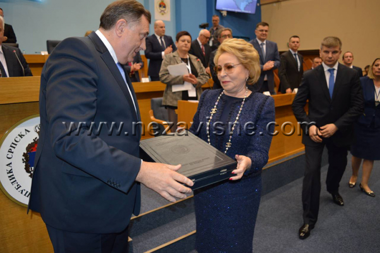 Dodik uručio Matvijenkovoj Orden Republike Srpske na ogrlici