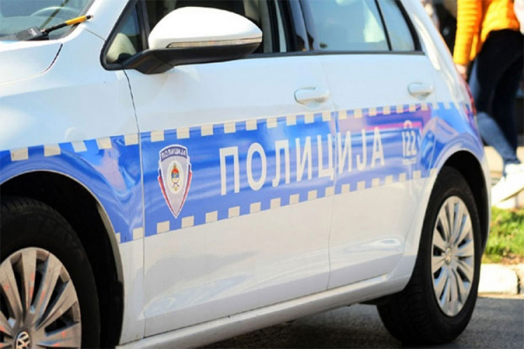 Maloljetnik i vozač mercedesa povrijeđeni na putu Banjaluka - Gradiška