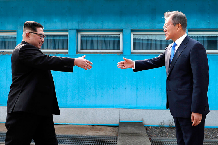 Istorijski susret: Kim i Mun presjekli granicu