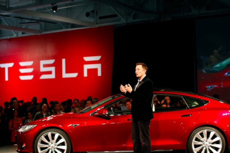 "Bloomberg" tvrdi da Tesla nije daleko od bankrota